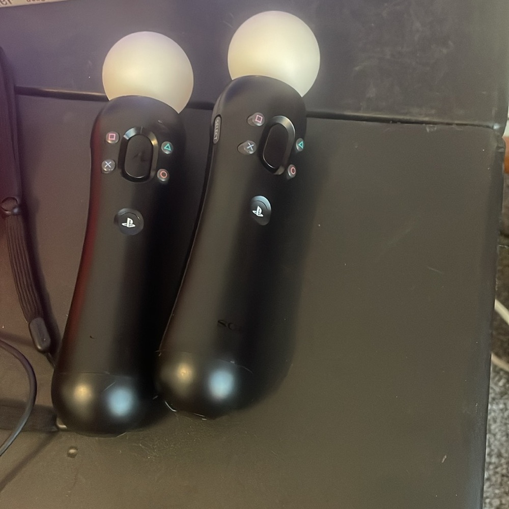 I’m selling a ps4 bundle - Picture 6 of 11